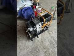 Transmisyon hattı ile çalışan vinç